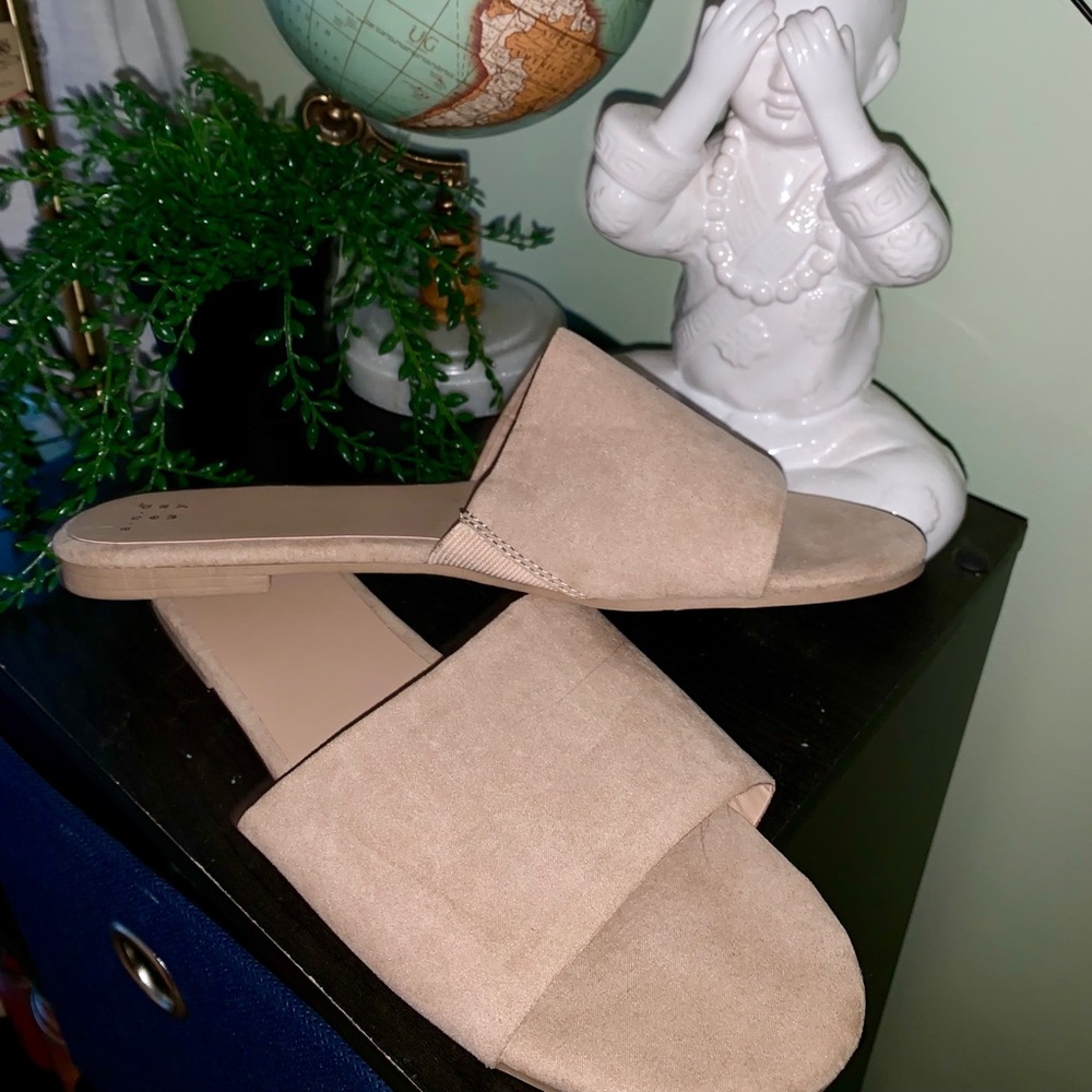 never worn tan sandals